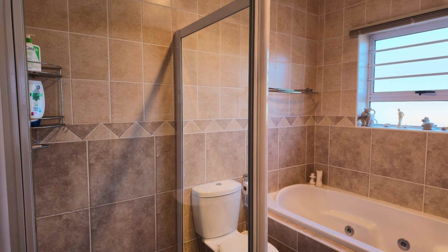 To Let 2 Bedroom Property for Rent in Oostersee Western Cape